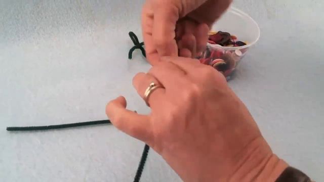 How to Make Button Flowers | Sophie's World смотреть онлайн