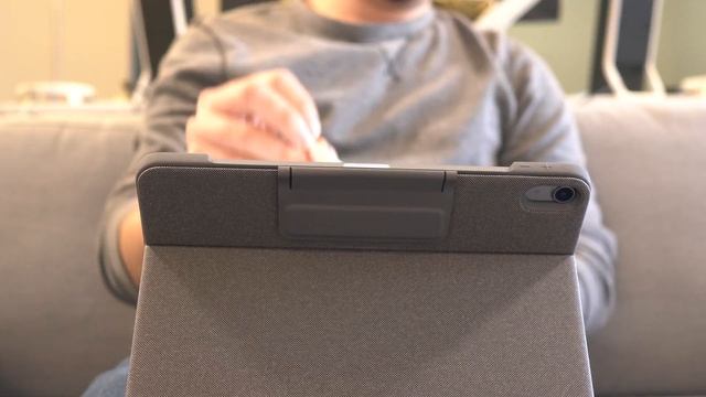 The BEST iPad Air 4 Keyboard Case with Trackpad - Logitech Folio Touch смотреть онлайн