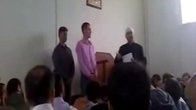 Москва!! Русские парни принимают Ислам!!.flv смотреть онлайн