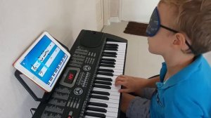 Joan Jett - I love Rock'n'roll. Simply piano. Alex, 6 years old. Игра на синтезаторе вслепую.