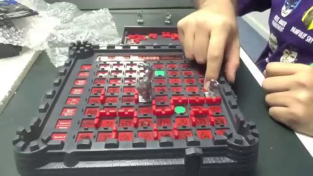 Lets Play Matel Electronic's Dungeons and Dragons Computer Labyrinth Game смотреть онлайн