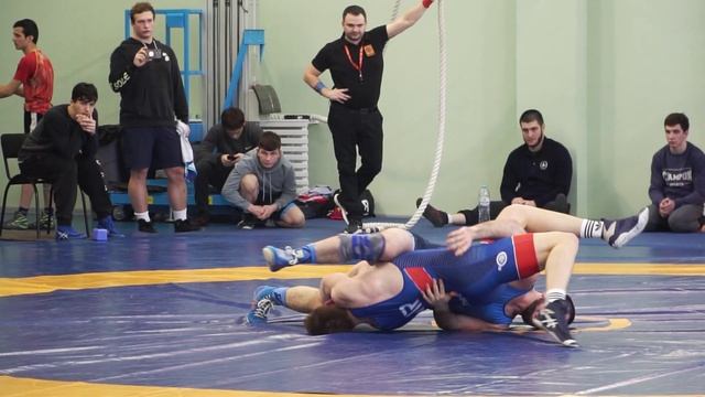 Спортивная борьба среди юниоров