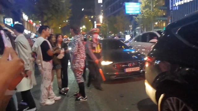 Halloween Seoul Korea Itaewon 2022 이태원 할로윈 смотреть онлайн
