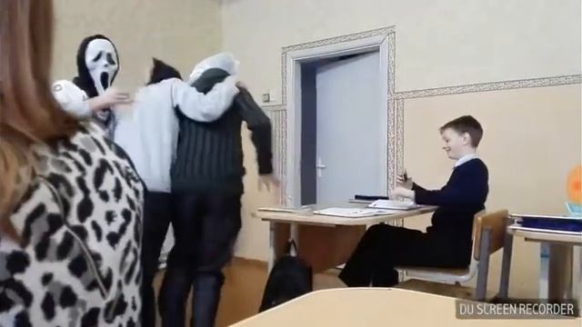 Как свалить с урока! смотреть онлайн