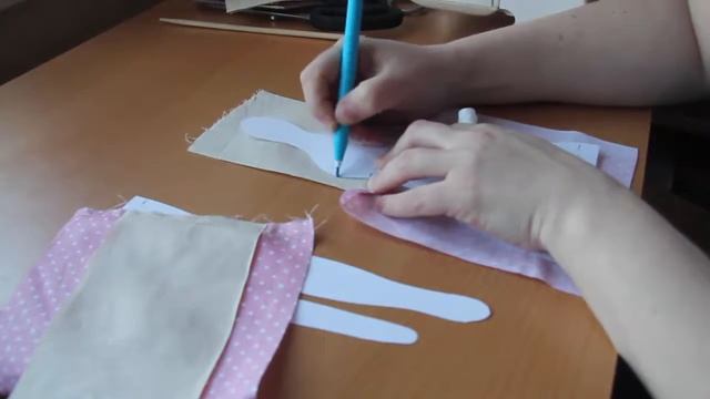 Мастер класс Тильда в горошек. Урок 2. Выкраивание деталей смотреть онлайн