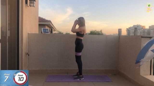 Тренировка для ягодиц с резинкой-петлёй смотреть онлайн