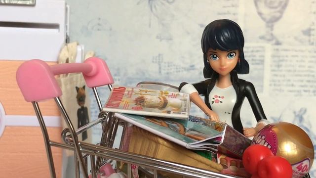 Шокирующая новость Хлои Буржуа или шопинг с мини брэндс #ледибагисуперкот #minibrands