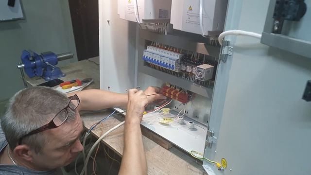 Щит управления насосами Delixi E102 смотреть онлайн