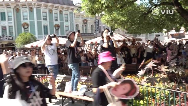 ✨現場實況：MIRROR?花車巡遊變?「鏡粉大遷徙」??♀️教主阿Jer放題式??派心兼送飛吻?姜Admin與欄共舞?? AK aka Elsa「舞未完」｜Viu1 現場實況 смотреть онлайн