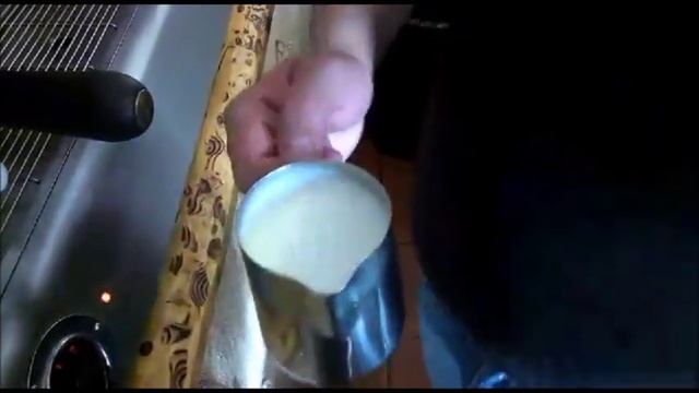 Как рисовать на Капучино Молоком красивые рисунки смотреть онлайн