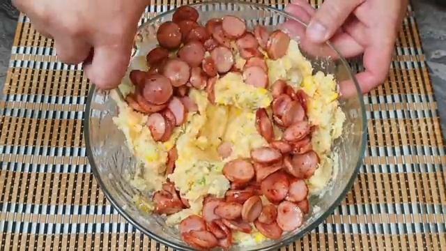 ВАМ ОБЯЗАТЕЛЬНО ПОНРАВИТСЯ ЭТОТ РЕЦЕПТ КАРТОФЕЛЯ И СОСИСОК! ПРОСТОЙ И ЛЁГКИЙ РЕЦЕПТ КАРТОШКИ смотреть онлайн