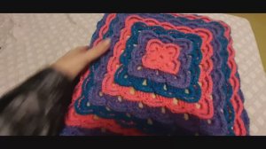 Вяжем крючком ажурную наволочку на подушку.