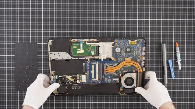 Замена термопасты в Toshiba Satellite L850 B5K смотреть онлайн