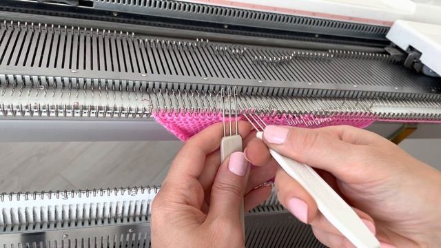 Косички на вязальной машине || Knitting machine смотреть онлайн