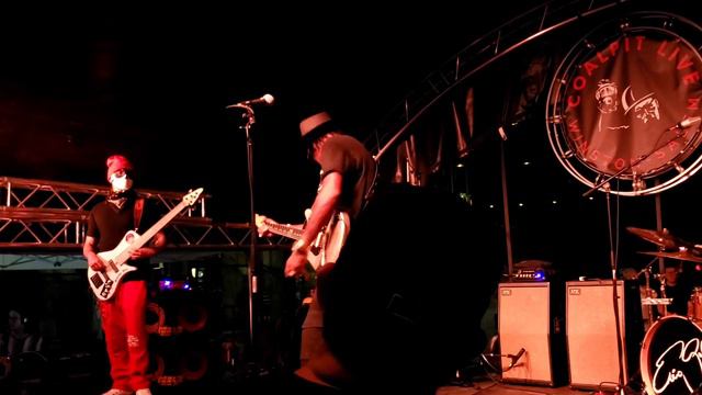 Eric Gales - "Too Close to the Fire" смотреть онлайн