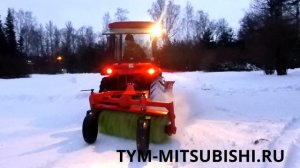 Коммунальный трактор TYM T353 с щеткой и отвалом