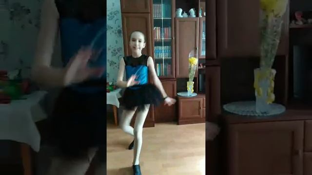 С Днем танца! #домашнийконцерт #сидимдома смотреть онлайн