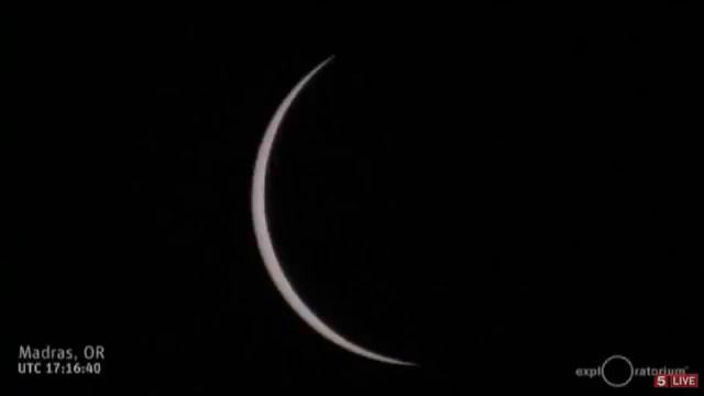 Полное солнечное затмение. Момент затмения. Онлайн. A total solar Eclipse (21.08.2017) смотреть онлайн