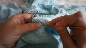 Обработка горловины спицами.