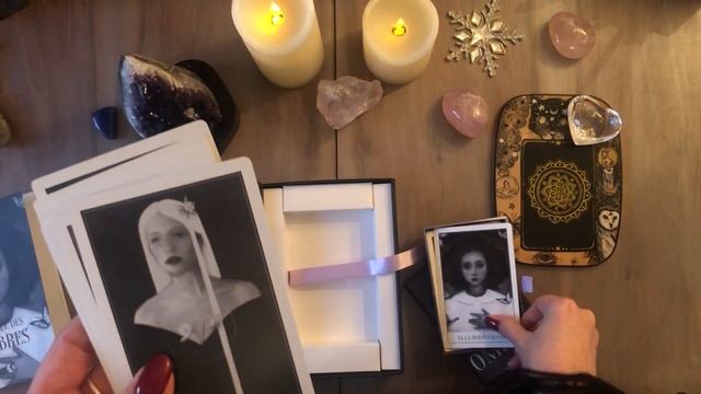 Présentation de l'Oracle des Ombres de Marion B. смотреть онлайн