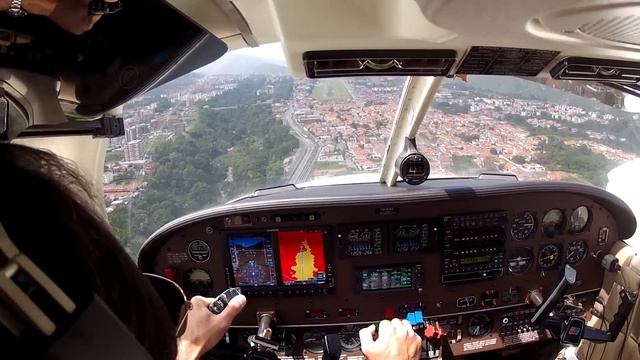 Aterrizaje en Merida SVMD. Landing in Merida Venezuela. смотреть онлайн