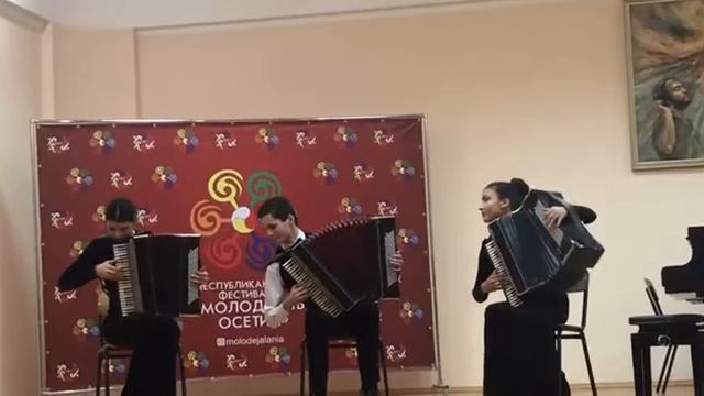 Трио гармонистов "Алания" - А.Зацепин - Попурри на темы мелодий из к/ф Гайдая смотреть онлайн