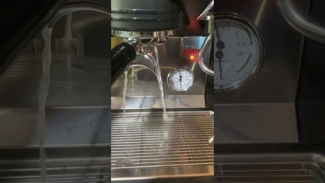 Nuova Simonelli Appia Life #sochi #ремонткофемашин #coffeemachine #phoenix #adler тест кофемашины смотреть онлайн