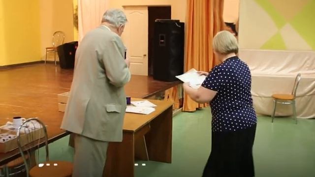 В Москве студенты пенсионного возраста отпраздновали выпускной вечеринкой смотреть онлайн