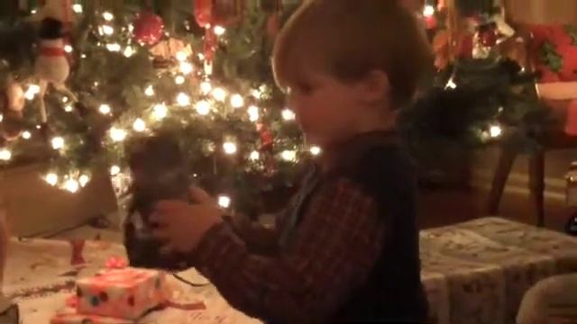 Christmas at the Hoover's 2008. Holden opening Batman & Joker. смотреть онлайн