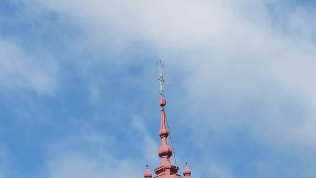 Крест на костёле, что напротив Драмтеатра. смотреть онлайн