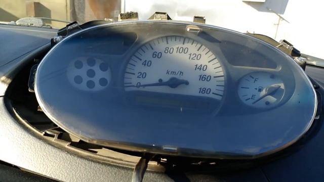 Замена лампочек в приборной панели Тойота Витц Scp10