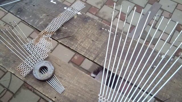 Скребок для грядок иполесадников,из утолщённых вело спиц.прочный иудобный.сделай своим девчатам. смотреть онлайн