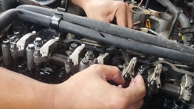 Nissan Frontier D22 | QD32 Engine valve clearance adjustment | Long method procedure смотреть онлайн