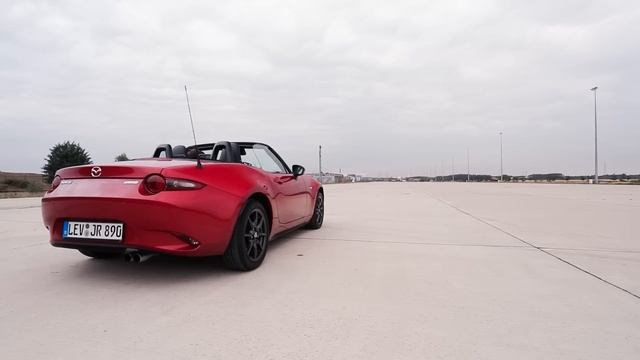 Mazda MX-5 Miata ND 1.5 Startup, Revving And Acceleration - Engine Sound!
