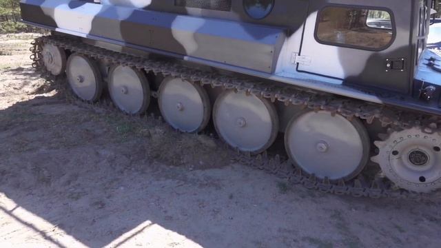 Вездеход МСГ-45 на базе ГАЗ-73 с усиленной подвеской и подвесным направляющим колесом ГТ-Т смотреть онлайн