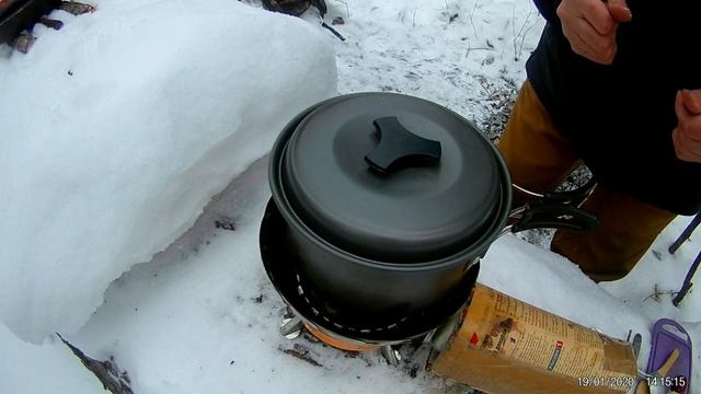 готовка в лесу Пельмени на сале с луком. Салат. смотреть онлайн