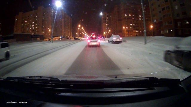 Олень на дороге, когда одной полосы мало смотреть онлайн