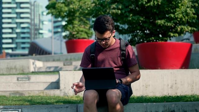 HA SENSO iPad PRO M1 per MONTARE VIDEO? смотреть онлайн