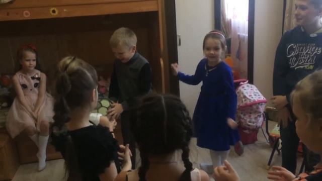 Игры на детские праздники смотреть онлайн