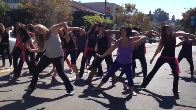 Hipline Performs the Shimmy Pop Medley смотреть онлайн