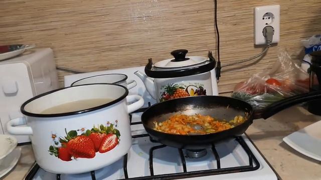 Как мы готовим и дегустируем щи.