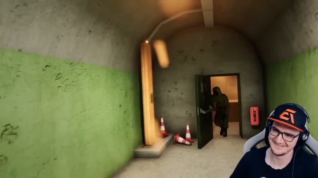 Всратый Backrooms VR ► ЗАКУЛИСЬЕ БЕКРУМС ГАВЕР | Реакция смотреть онлайн