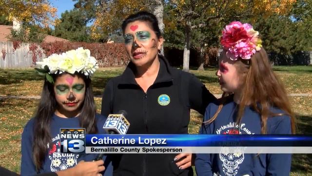 Runners celebrate Halloween with Sugar Skull Fun Run смотреть онлайн