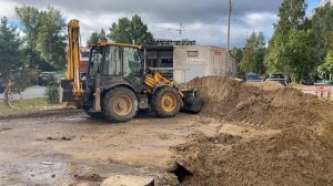 Работа экскаватора LiuGong 777A-S. Закапываем яму после коммунальщиков.