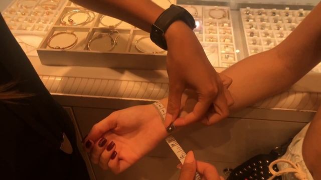 VLOG: ● PANDORA БРАСЛЕТ●ПРИМЕРКА●ВЫБОР ЖЕЛАННОГО ПОДАРКА● смотреть онлайн