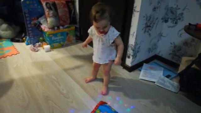 Булочка танцует смотреть онлайн