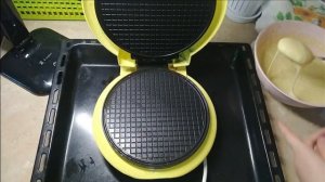 Вафельный рожок. Вкусные вафельные трубочки в вафельнице.