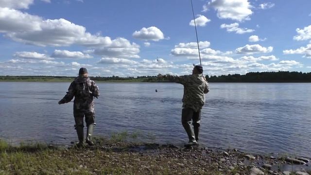 Хорошо отловились по ОКУНЮ и ХАРИУСУ на реке Печора / Рыбалка удалась смотреть онлайн