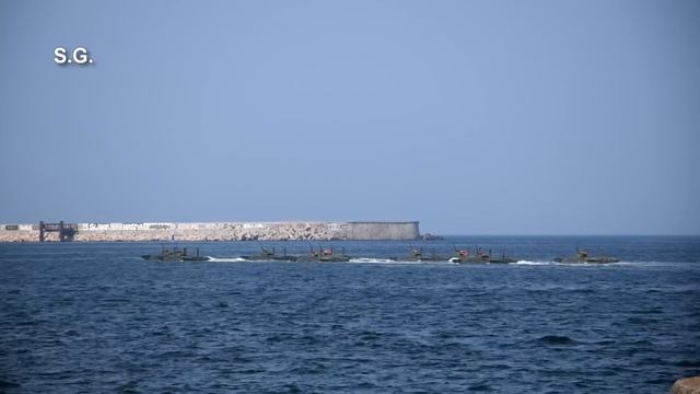 Морская пехота в действии, высадка десанта с БДК, огонь Град-М смотреть онлайн