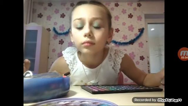 Обзор на видео девочки( как правильно краситься) смотреть онлайн